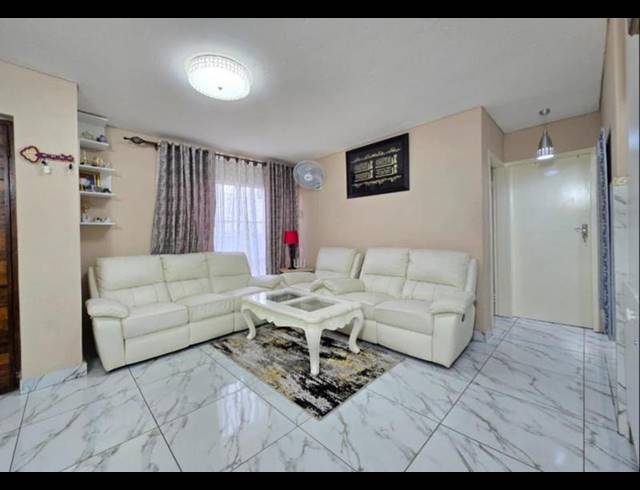 2 BEDROOM TOWNHOUSE FOR SALE IN RIDGEWAY